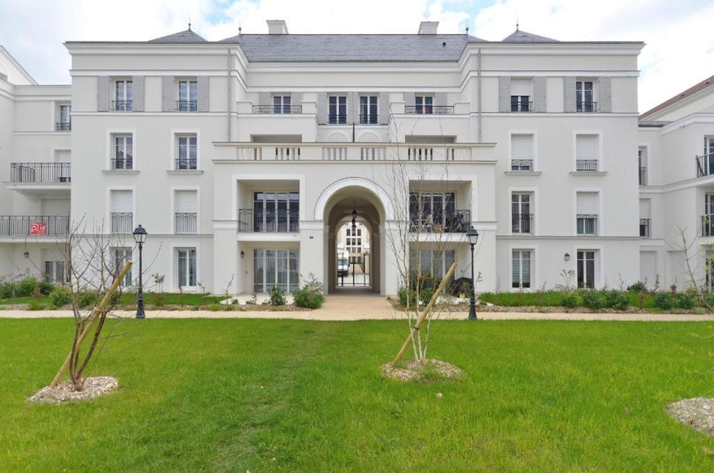 Orange studio Paris Serris Exterior foto